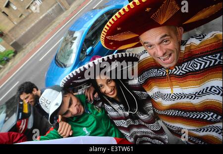 London, United KIngdom, UK. 29th June, 2014. Fans in London show support forMexico match during the Mexico vs Holland © Gail Orenstein/ZUMAPRESS.com/Alamy Live News