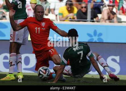 (140629) -- FORTALEZA, June 29, 2014 (Xinhua) -- Mexico's Miguel Layun vies with Netherlands's Arjen Robben during a Round of 16 match between Netherlands and Mexico of 2014 FIFA World Cup at the Estadio Castelao Stadium in Fortaleza, Brazil, on June 29, 2014. (Xinhua/Zhou Lei)(rh) Stock Photo