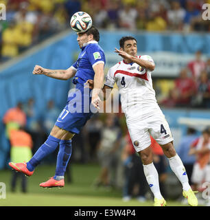 (140629) -- RECIFE, June 29, 2014 (Xinhua) -- Costa Rica's Michael Umana (R) competes for a header with Greece's Theofanis Gekas during a Round of 16 match between Costa Rica and Greece of 2014 FIFA World Cup at the Arena Pernambuco Stadium in Recife, Brazil, on June 29, 2014.(Xinhua/Yang Lei)(xzj) Stock Photo