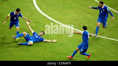 (140629) -- RECIFE, June 29, 2014 (Xinhua) -- Greece's players celebrate the goal during a Round of 16 match between Costa Rica and Greece of 2014 FIFA World Cup at the Arena Pernambuco Stadium in Recife, Brazil, on June 29, 2014.(Xinhua/Cao Can)(rh) Stock Photo