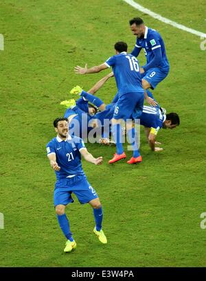 (140629) -- RECIFE, June 29, 2014 (Xinhua) -- Greece's players celebrate the goal during a Round of 16 match between Costa Rica and Greece of 2014 FIFA World Cup at the Arena Pernambuco Stadium in Recife, Brazil, on June 29, 2014.(Xinhua/Cao Can)(rh) Stock Photo