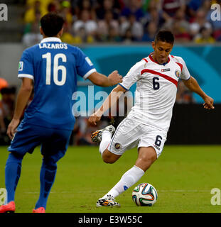 (140629) -- RECIFE, June 29, 2014 (Xinhua) -- Costa Rica's Oscar Duarte passes the ball during a Round of 16 match between Costa Rica and Greece of 2014 FIFA World Cup at the Arena Pernambuco Stadium in Recife, Brazil, on June 29, 2014.(Xinhua/Guo Yong)(rh) Stock Photo