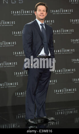 US actor Mark Wahlberg arrives for the premiere of 'Transformers: Age of Extinction' in Berlin, Germany, 29 June 2014. The movie will be released in German theaters on 17 July 2014. Photo: Tim Brakemeier/dpa Stock Photo