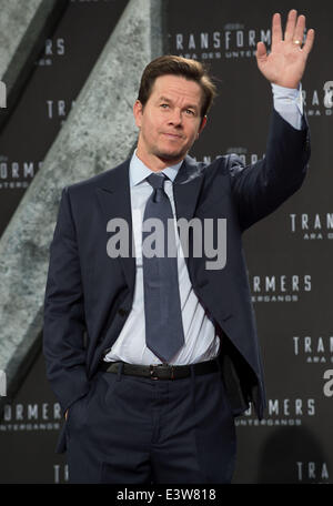 US actor Mark Wahlberg arrives for the premiere of 'Transformers: Age of Extinction' in Berlin, Germany, 29 June 2014. The movie will be released in German theaters on 17 July 2014. Photo: Tim Brakemeier/dpa Stock Photo