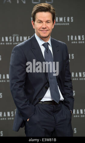 US actor Mark Wahlberg arrives for the premiere of 'Transformers: Age of Extinction' in Berlin, Germany, 29 June 2014. The movie will be released in German theaters on 17 July 2014. Photo: Tim Brakemeier/dpa Stock Photo