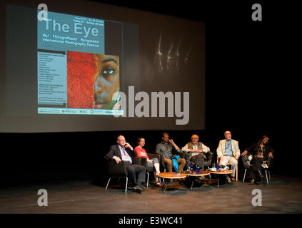 Aberystwyth, Wales, UK. 29th June 2014.  Speakers panel takes questions from the audience.  Left to right: Arthur Edwards MBE (Royal Photographer, The Sun), Sophie Batterbury (Head of Pictures, The Independent), Justin Maxon, Ian Berry (Magnum), David Hurn (Magnum), Angele Etoundil Essamba - 29-June-2014 - Photo credit: John Gilbey/Alamy Live News. Stock Photo