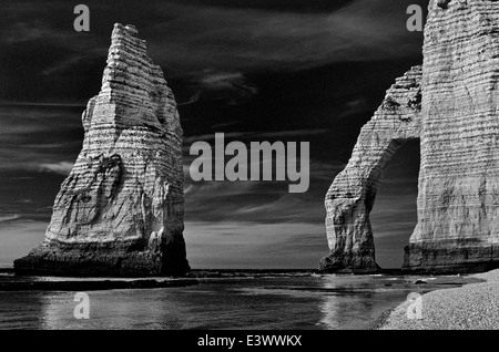 France, Normandy: Rock arc of beach Etretat Stock Photo
