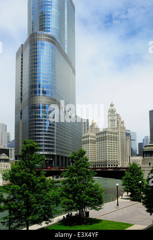 Chicago's 2nd tallest building, the Trump Tower along the Chicago River. Stock Photo