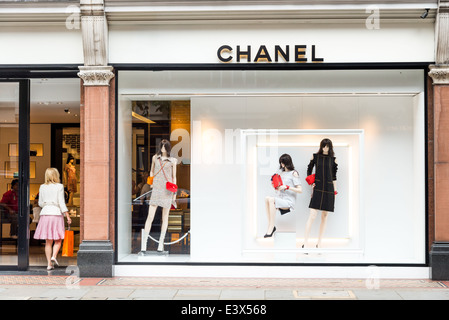 A window display of the Chanel fashion shop on Sloane Street, London ...