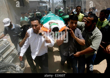 Deir El Balah, Gaza Strip, Palestine. 30th June, 2014. A Palestinians carry the body of Mohammed Ebeid during his funeral in Deir El-Balah in the central Gaza Strip June 30, 2014. Israeli forces attacked militant targets in the Gaza Strip on Sunday, killing Hamas gunman Ebied and wounding two others after a spate of rocket launches from the Palestinian territory, officials on both sides said. © Abed Rahim Khatib /Pacific Press/Alamy Live News Stock Photo