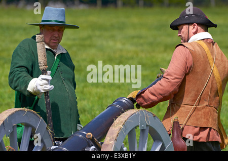 English Civil War cannon firing Stock Photo - Alamy