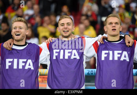 Porto Alegre, Brazil. 30th June, 2014. Germany's substitute players (L-R) Andre Schuerrle, Christoph Kramer and Matthias Ginter sing the national anthem prior to the FIFA World Cup 2014 round of 16 match between Germany and Algeria at the Estadio Beira-Rio in Porto Alegre, Brazil, 30 June 2014. Photo: Andreas Gebert/dpa/Alamy Live News Stock Photo