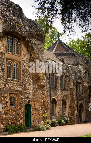 UK England, Suffolk, Bury St Edmunds, houses built into ruin in former Abbey west front Stock Photo