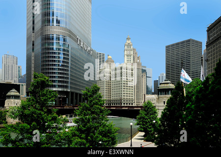 Chicago's 2nd tallest building, the Trump Tower along the Chicago River. Stock Photo