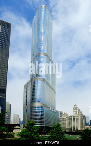 Chicago's 2nd tallest building, the Trump Tower along the Chicago River. Stock Photo