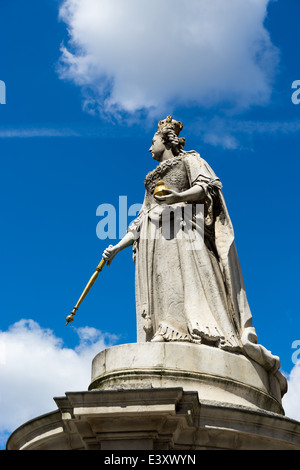 Statue outside St Paul's Cathedral Stock Photo