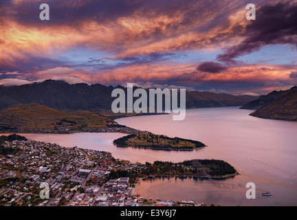 Queenstown cityscape with Wakatipu lake and Remarkables Mountains at sunset, New Zealand Stock Photo