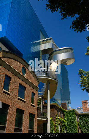 Art Gallery of Ontario AGO Blue titanium south wing with external stairways designed by Gehry over the Grange historic manor Toronto Stock Photo