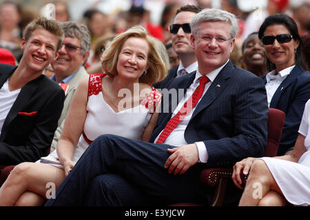 Ottawa, Canada. 1st July, 2014. Canada's Prime Minister Stephen Harper (R) and wife Laureen (C) watch performances during the ceremonies to celebrate the 147th Canada Day on Parliament Hill in Ottawa, Canada, on July 1, 2014. Credit:  David Kawai/Xinhua/Alamy Live News Stock Photo