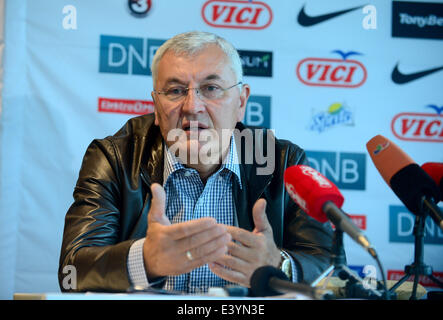 Vilnius, Lithuania. 1st July, 2014. Jonas Kazlauskas, head coach of the national basketball team of Lithuania, speaks during a news conference in Vilnius, Lithuania, July 1, 2014. Jonas Kazlauskas announced the list of 17 candidates invited to prepare for FIBA 2014 Basketball World Cup which will be held from August 30 to September 14 in six Spain cities, including Madrid, Barcelona, etc. © Alfredas liadis/Xinhua/Alamy Live News Stock Photo