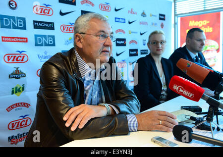 Vilnius, Lithuania. 1st July, 2014. Jonas Kazlauskas (L), head coach of the national basketball team of Lithuania, speaks during a news conference in Vilnius, Lithuania, July 1, 2014. Jonas Kazlauskas announced the list of 17 candidates invited to prepare for FIBA 2014 Basketball World Cup which will be held from August 30 to September 14 in six Spain cities, including Madrid, Barcelona, etc. © Alfredas liadis/Xinhua/Alamy Live News Stock Photo