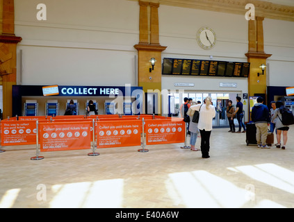 Nottingham Railway station interior concourse England UK Stock Photo