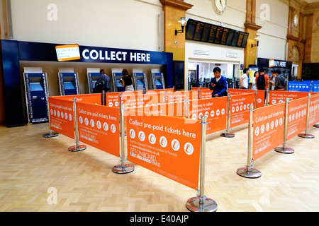 Nottingham Railway station interior concourse England UK Stock Photo