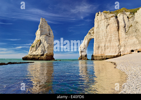 France, Normandy: Rock arc of beach Etretat Stock Photo