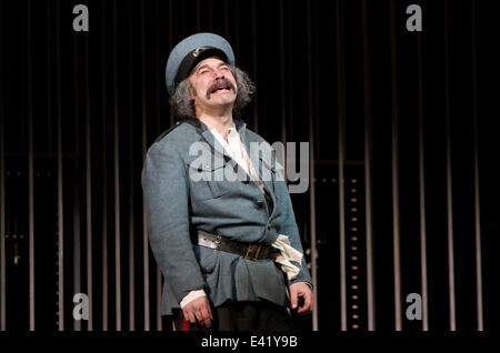 Dress Rehearsal of Die Fledermaus, Act 3 at the Metropolitan Opera.  Featuring: Danny Burstein Where: New York, New York, United States When: 27 Dec 2013 Stock Photo