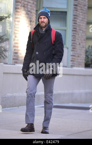 Jason Hoppy walking through his ex-wife Bethenny Frankel's neighborhood