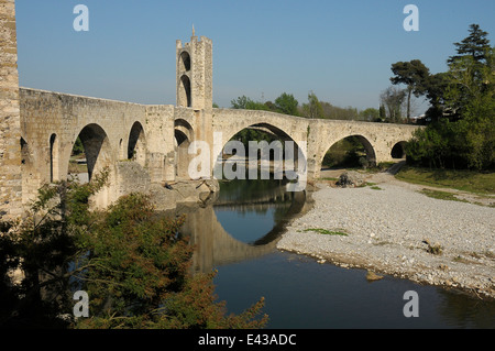 romanesque  bridge over River Fluviá, 12th Century town of Besalu ,La Garrotxa, in the province of Gerona, Catalonia, Spain Stock Photo