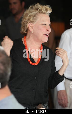 Bette Midler and Mel Brooks seen leaving Porta Via restaurant after having lunch with a group of friends.  Featuring: Bette Midler Where: Los Angeles, California, United States When: 18 Jan 2014 Stock Photo