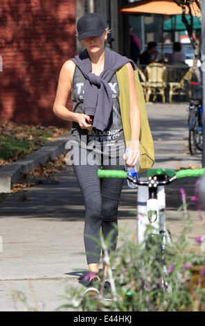 Charlize Theron, wearing no make-up, tries to go undetected as she leaves a yoga class  Featuring: Charlize Theron Where: Los Angeles, California, United States When: 29 Jan 2014 Stock Photo