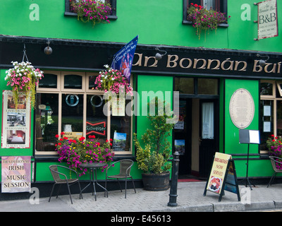 Green irish pub in Cahersiveen, Kerry, Ireland Stock Photo