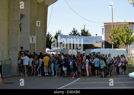 Lausanne Switzerland. 3rd July, 2014. Crowds gather at the opening of Diamond League Lausanne - Athletissima 2014.  Credit:  Ted Byrne/Alamy Live News Stock Photo