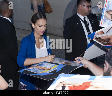 Hollywood, California, USA. 3rd July, 2014. American television and film actress Jessica Alba made an appearance on Jimmy Kimmel Live in Hollywood at the El Capitan Theatre on Thursday July 3, 2014. After the taping, Alba came out to sign autographs and take photos with fans. © David Bro/ZUMA Wire/Alamy Live News Stock Photo