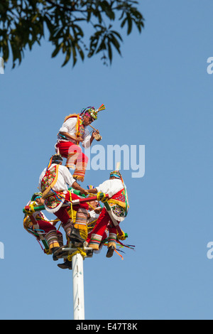 Voladores Ritual Performance Dance of the Flyers Stock Photo - Alamy