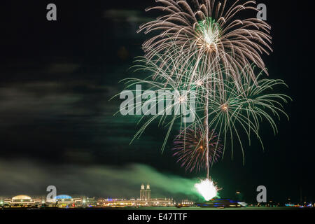 Chicago, USA. 4th July, 2014. Fireworks explode over the Navy Pier in Chicago as Americans celebrate the 238th Independence Day on July 4, 2014. Credit:  Marcus DiPaola/Xinhua/Alamy Live News Stock Photo