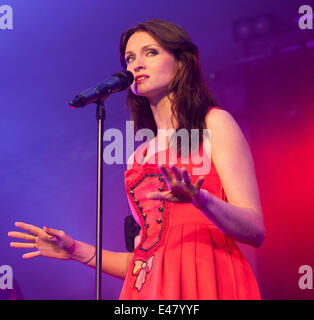 Great Tew, UK. 04th July, 2014. Sophie Ellis-Bextor and her band Wunderlust at the Cornbury Festival. Credit:  charlie bryan/Alamy Live News Stock Photo