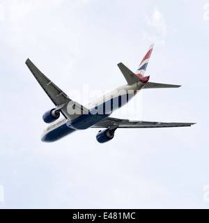 British  Airways Boeing 777-236 (ER) Airliner G-VIIU Departing London Gatwick Airport West Sussex England United Kingdom UK Stock Photo