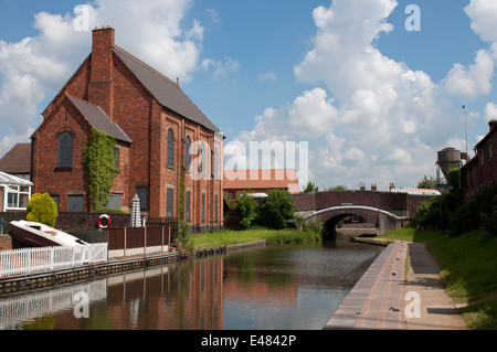 The Birmingham and Fazeley Canal at Fazeley, Staffordshire, England, UK Stock Photo