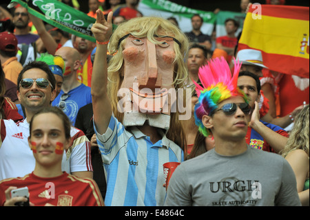 Spanischer Fanblock, WM 2014, Holland vs. Spanien (5:1). Salvador da Bahia, Brasilien. Editorial use only. Stock Photo