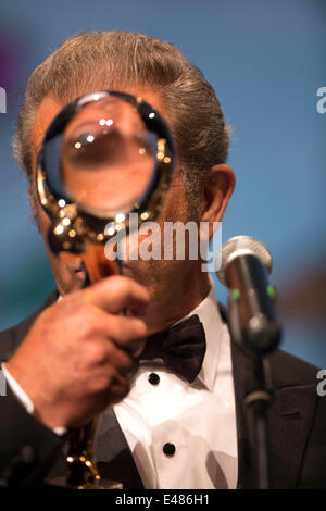 Actor Mel Gibson accepts the Crystal Globe for Outstanding Artistic Contribution to World Cinema during the opening of the 49th Karlovy Vary International Film Festival at Hotel Thermal in Karlovy Vary, Czech Republic, on 04 July 2014. Photo: Hubert Boesl - NO WIRE SERVICE Stock Photo
