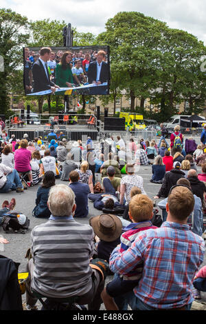 Skipton, North Yorkshire, UK. 5th July 2014 – The North Yorkshire market town of Skipton is bathed in sunshine as the 2014 Tour de France Grand Depart passes through. The town, reportedly, attracted crowds of over 20,000 people to witness the event. The official start of the race was watched on a huge screen in the town's Spectator Hub, behind the Town Hall. Credit:  Thomas Holmes/Alamy Live News Stock Photo