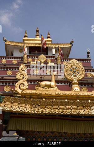 Nepal, Kathmandu, Drubgon Jangchup Choeling Tibetan Buddhist Temple entrance, dharma wheel and deer decoration Stock Photo