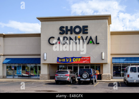 Economical shoe shop hi-res stock photography and images - Alamy