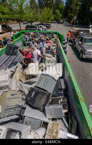 Volunteers helping at electronic waste collection - community fundraiser for education program, Grass Valley California USA Stock Photo
