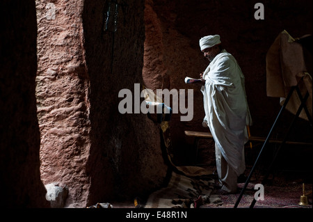 Orthodox priest saying the mass in a rock hewn church ( Ethiopia) Stock Photo