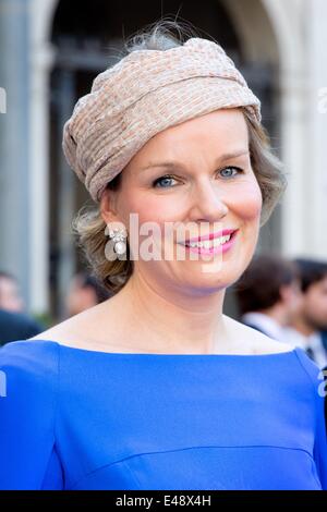 Rome, Italy. 5th July, 2014. Queen Mathilde of Belgium arrive for the wedding of Belgian Prince Amedeo and Lili Rosboch at the Basilica di Santa Maria in Trastevere in Rome, Italy, 5 July 2014. Photo: Patrick van Katwijk - NO WIRE SERVICE -/dpa/Alamy Live News Stock Photo