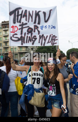 Turin, Italy. 6th July, 2014. Turin, Italy - 2014:07:06 - Thousands of fans anxiously waiting for the Turin's date of the concert of One Direction, the Anglo-Irish boy band that has won the hearts of teanagers Credit:  Elena Aquila/NurPhoto/ZUMA Wire/Alamy Live News Stock Photo